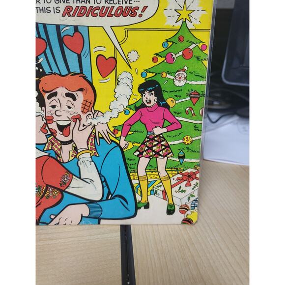 Archie Giant Series Magazine #217 1974 Betty and Veronica Christmas Spectacular - Picture 4 of 7